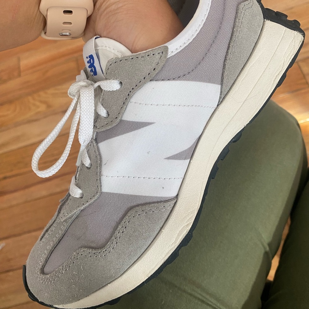 New Balance 327 Size 3.5 Y